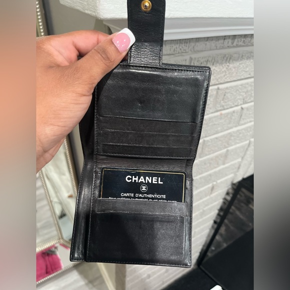 CHANEL Black Textured Leather Card Holder - Picture 4 of 7